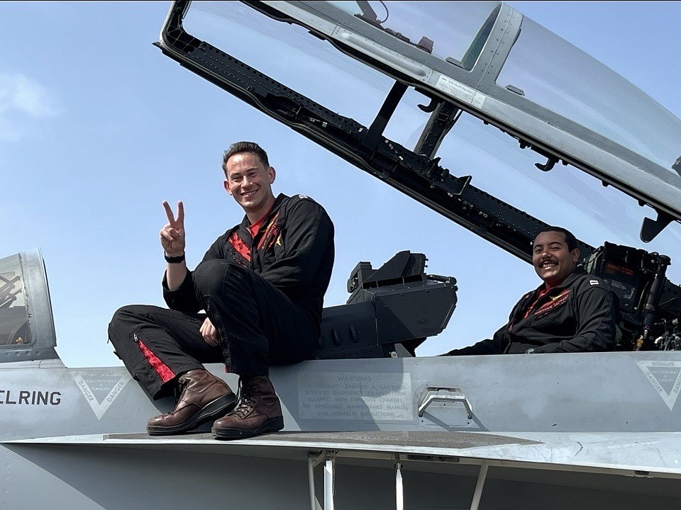 部隊解散で入手困難、在日米軍厚木基地に展開するVR-46の非売品CPO 神奈川】在日米海軍／海上自衛隊 厚木基地の展示機 - 用廃機ハンターが