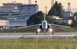 航空自衛隊　入間基地　T-4