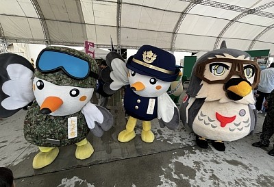 横田基地　日米友好祭　2025 さくらちゃん　はやてくん　トウチ君