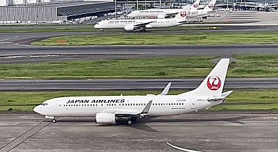 B737