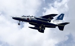 ブルーインパルス　787 2番機