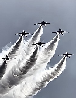 ブルーインパルス　入間航空祭