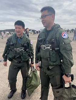岐阜基地　T-4パイロットさん
