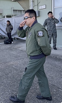 百里基地　F-2パイロットさん
