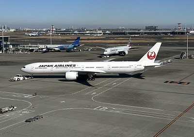 B777-300